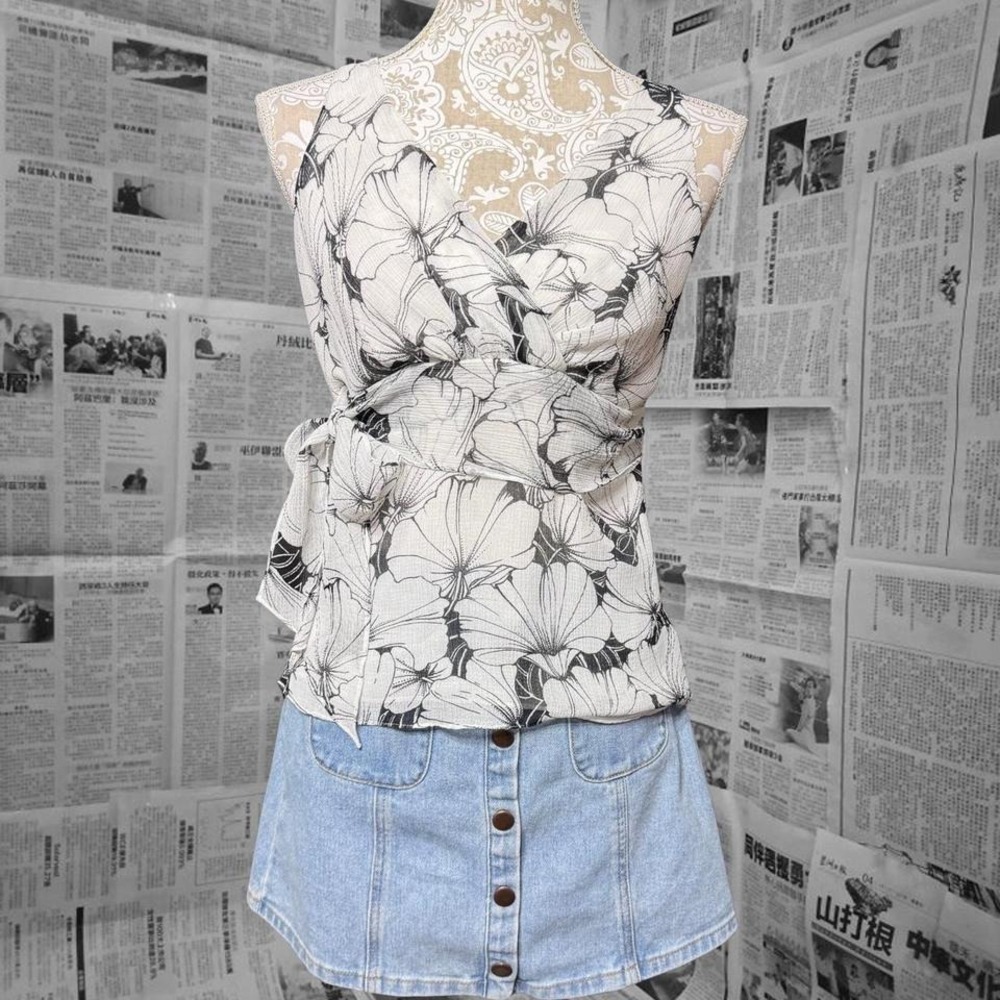 LOFT Petites Black White Floral Wrap Blouse Women's 6P Sleeveless Workwear Top